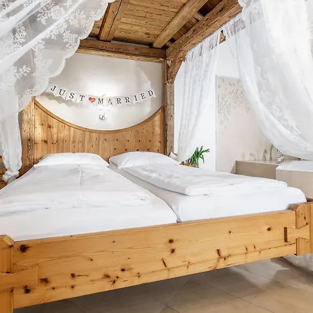 Feichthub Nocleg ze śniadaniem 4*