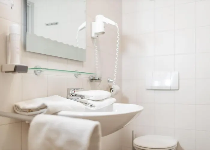 Feichthub Oda ve Kahvaltı 4*